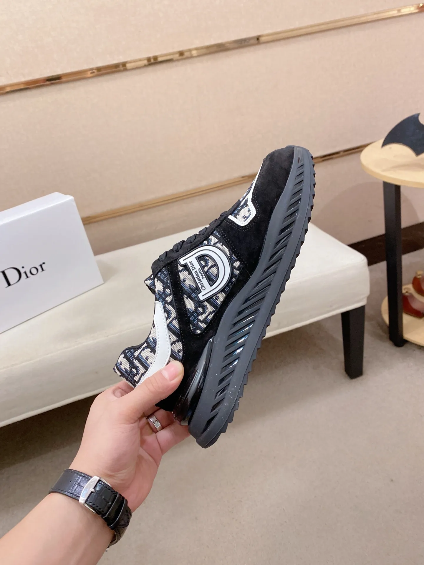 Men's shoes💰 462💰🇮🇹🇮🇹Dior d The new model is on sale at the same time at the counter. The upper 🇮🇹 is imported Italian first-layer cowhide, and the lining is fully imported sheepskin 💪💪. It is a complete 1⃣️ to 1⃣️ replica 🇮🇹💪💪, ⚠ Sole: The original sole is specially provided by the original factory. The exclusive movable molded sole is super comfortable. ⚠Original factory single goods, 🔍🔍high quality, you can enter and leave the counter at will, welcome to compare⚠. Code number:38-44